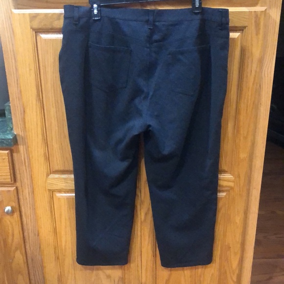 Grey small plaid Gloria Vanderbilt Amanda slacks, size 20W - Picture 6 of 7